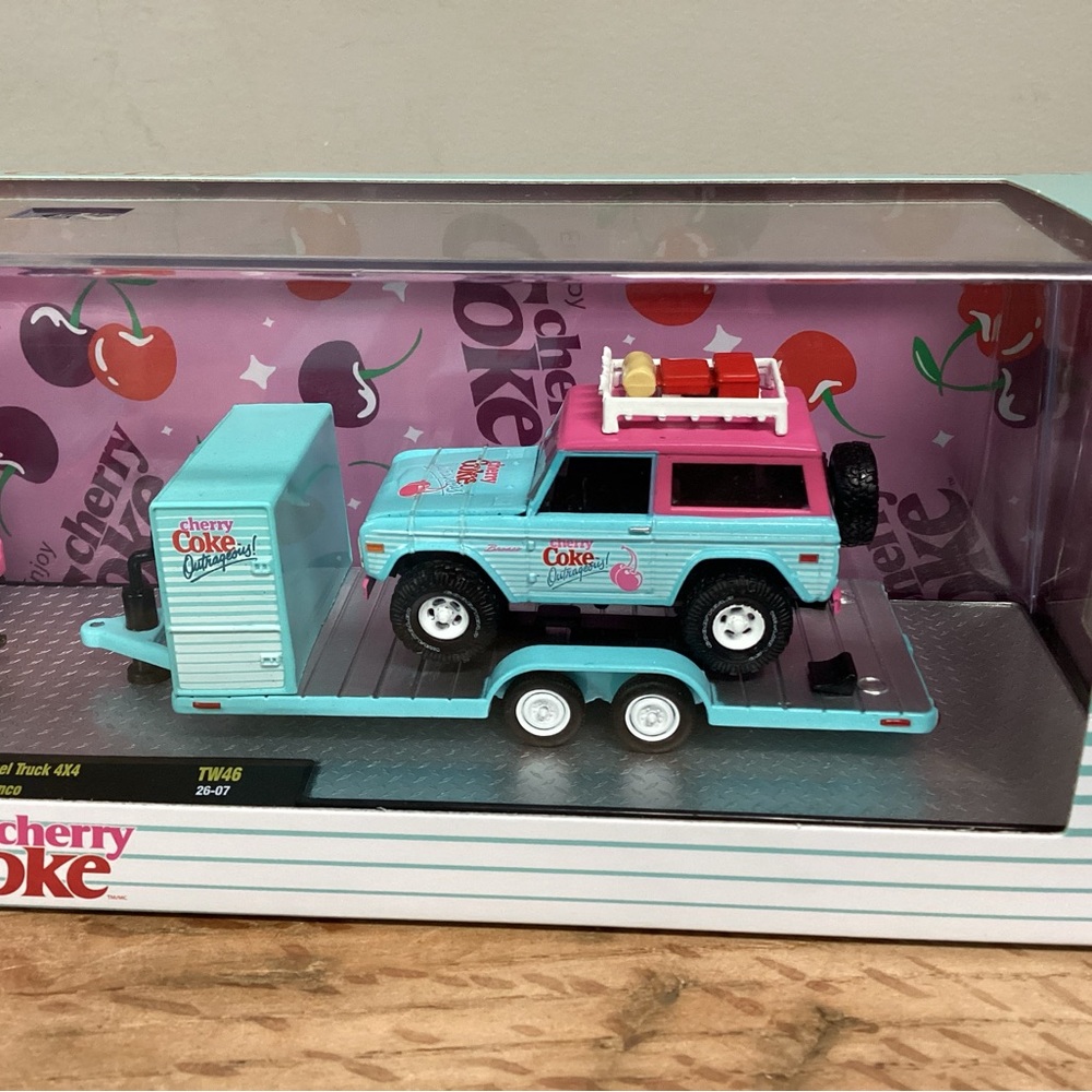 🔴 NWT - Diecast Cherry Coke Collectible Set - 1948 Ford Parcel Trk & 1966 Bronco - Picture 5 of 16